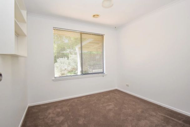 Leafy Cul-de-Sac Comfort – Move Straight In! - Photo 1