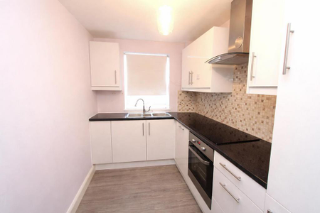 1 bedroom apartment to rent - Photo 2