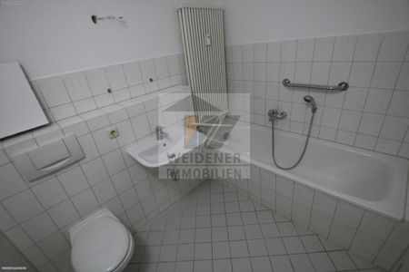 2 Raum DG-Wohnung mit Balkon und Blick ins Grüne. Bad mit Wanne! In Weida! - Photo 2