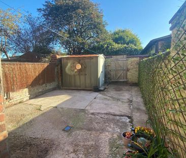 2 bedroom terraced house to rent - Photo 2