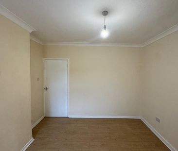 2 Bed Semi-Detached House, Queens Road, CR0 - Photo 3