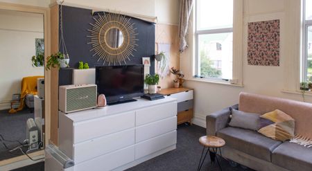 Tidy one bedroom - Close to university - Available 2026 - Photo 4