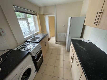 4 bedroom terraced house to rent - Photo 4