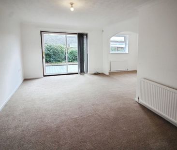 Cherrywood Gardens, Leeds - Photo 1