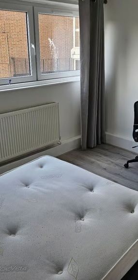 Room in a Shared Flat, Greyhound Road, W6 - Photo 1