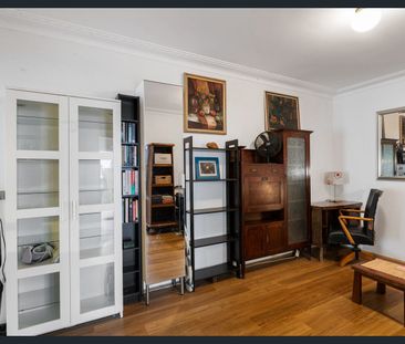 FULLY FURNISHED UNIT IN THE HEART OF WOOLLOONGABBA | ALL BILLS INCL... - Photo 2