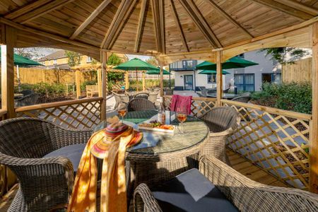 1 bedroom retirement property to rent - Photo 2