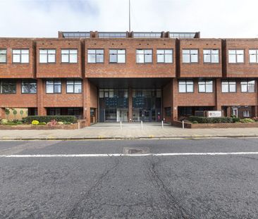 Flowers Way, Luton, Bedfordshire, LU1 - Photo 2