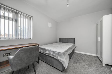 5 bedroom semi-detached house to rent - Photo 5