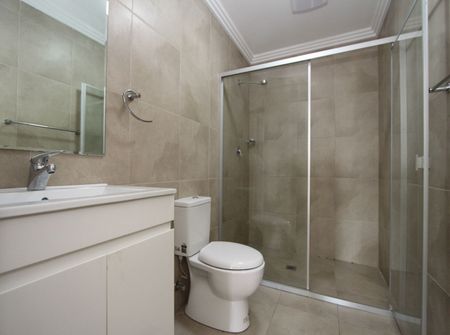 Two-Bedroom Apartment in Ideal Location - Photo 4