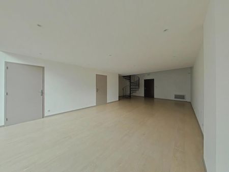 Location Appartement 3 pièces 107m² BOURG DE PEAGE 26300 - Photo 2