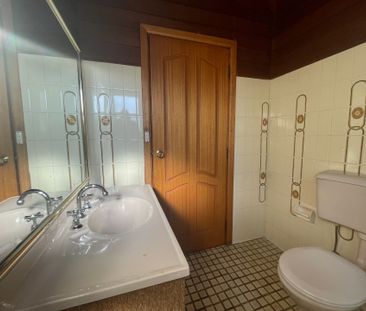 Top Floor 4 Bedroom Duplex - Photo 4