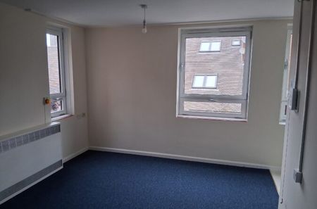 Thrawl Street – Flat 17 - Photo 2