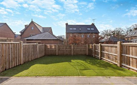 Luxury four-bedroom, three-bathroom (two en suite) semi-detached home, positioned within a quiet cul-de-sac in the sought-after Alderley Park development. - Photo 5