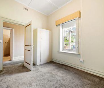 Character Bungalow in Prestigious Heathpool Locale - Photo 1