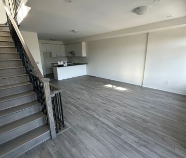 For Lease - 23 Bluebird Lane, Barrie, Ontario - Photo 1