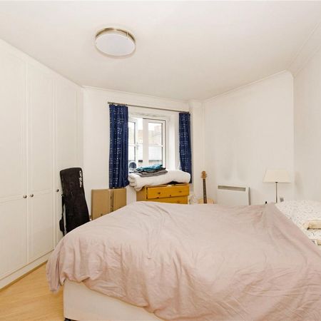 3 bedroom flat in Angel on the Green - Photo 4