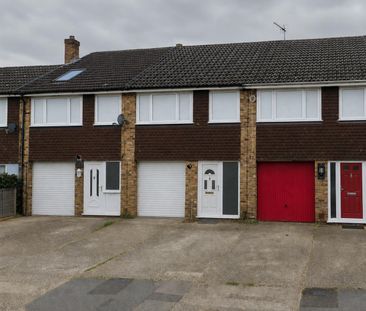 Hewens Road, Uxbridge UB10, London - Photo 1