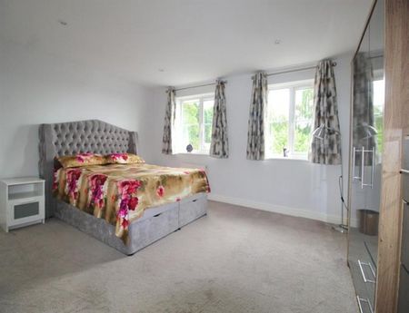 4 Bedroom Semi Detached To Let - Photo 4