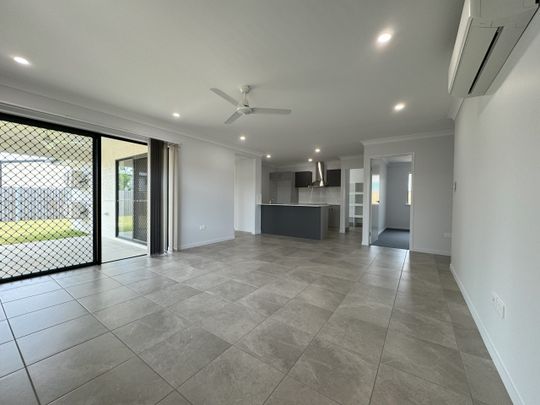 ELEGANT 4 BEDROOM FAMILY HOME - Photo 1