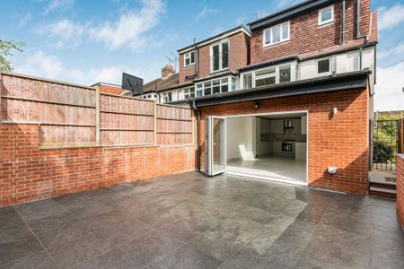4 bedroom terraced house to rent - Photo 3
