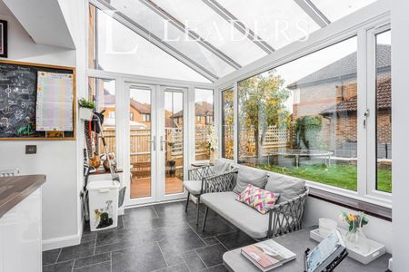 4 bedroom house to rent Elwood Close, RH15 - Photo 2