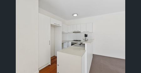 2 Bedroom 2 Bathroom Apartment Top Floor - Stunning Viewings - Photo 4