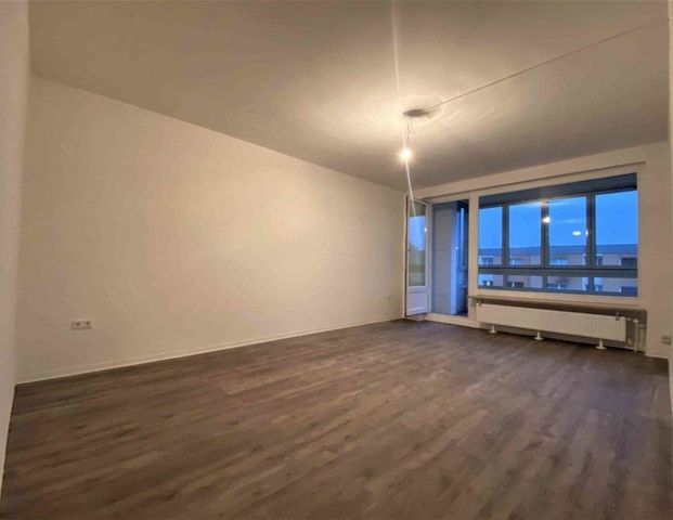 Mitten im Grünen und voll saniert: familienfreundliche 3,5-Zimmer-Wohnung mit großem Wintergarten - Photo 1