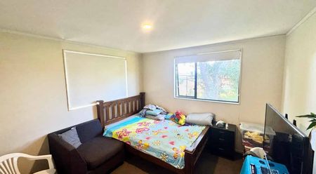 Family-Friendly 3-Bedroom Home Close to Schools & Amenities - Henderson - Photo 4