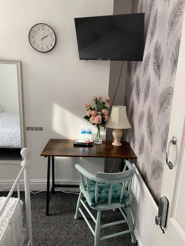 Room in a Shared House, Sheffield, S5 - Photo 3