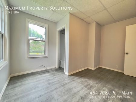 454 Vera Pl, Main Unit, Windsor - Photo 4