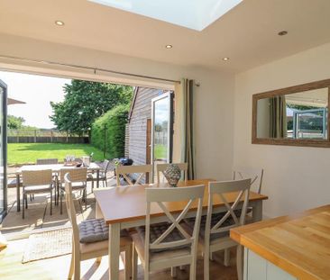 3 bedroom semi-detached house to rent - Photo 4