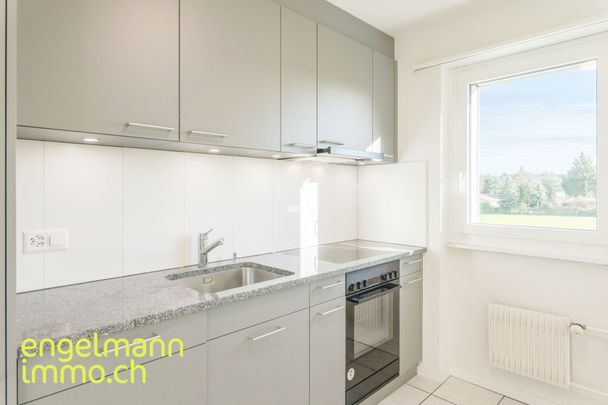 4 room apartment with balcony / Appartement de 4 pièces avec balcon - Foto 1