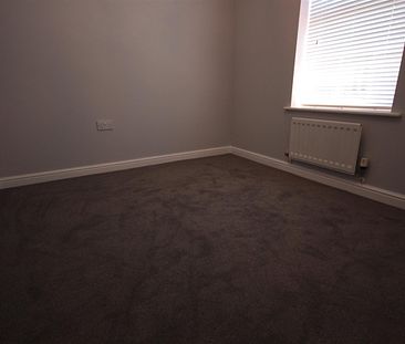 3 bedroom Terraced House to let - Photo 2