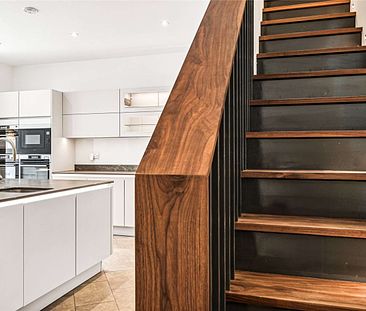 Sympathetically restored townhouse in a prime Maida Vale location. - Photo 6