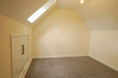 3 bedroom end of terrace house to rent - Photo 3
