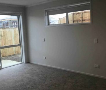 Bright and Beautiful: Near New property with S... - Photo 3