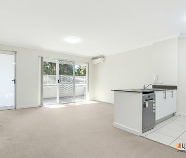 Freshly Painted Ground Floor 1-Bedroom Apartment - Photo 1