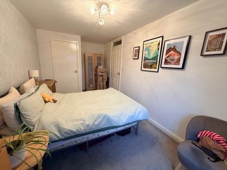 Bowling Green Close - Photo 3