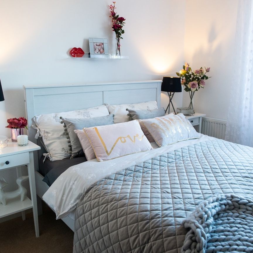 2 Bed Flat, Walton Road, E12 - Photo 1