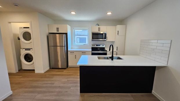 Edmonton Unfurnished Loft Rental in Delton - Stylish Garage Suite with Included Garage Parking and minutes from NAIT! - Photo 1