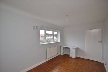 Larch Avenue, Guildford, Surrey, GU1 1JY - Photo 3