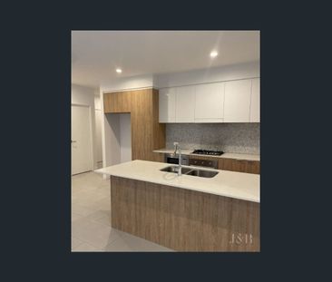 Ground Floor Unit with Private Backyard in Prime Windsor Location - Photo 2