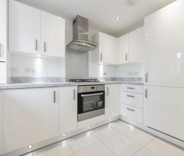 2 bedroom semi-detached house to rent - Photo 6