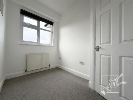 2 bedroom end of terrace house to rent - Photo 4