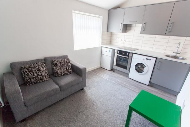 2 bedroom flat to rent - Photo 1