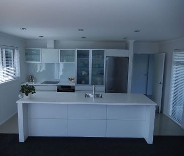 Short Fixed Term Stunning 4BR Family Home, Nelson - Photo 2