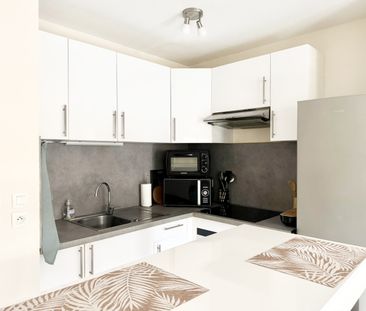 NIMES / FRANCISCAINES - ROUTE D'UZES - T2 MEUBLE AVEC TERRASSE - Photo 5