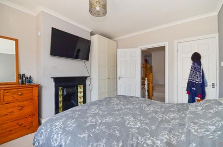 4 bedroom semi-detached house to rent - Photo 5