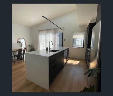 MODERN TWO BEDROOM TOWNHOUSE - Photo 6